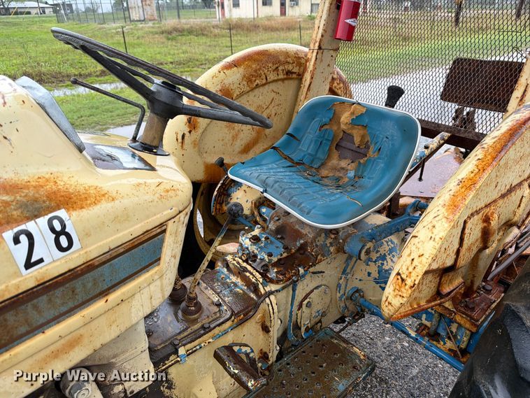 image for item ED5217 1962 Ford 2000 tractor