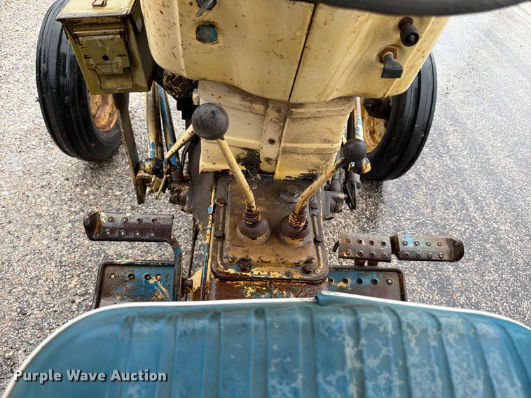 image for item ED5217 1962 Ford 2000 tractor