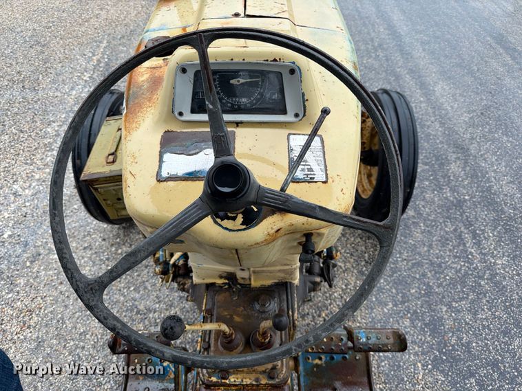 image for item ED5217 1962 Ford 2000 tractor