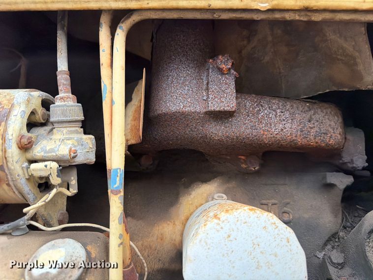 image for item ED5217 1962 Ford 2000 tractor