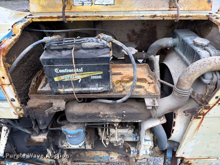 image for item ED5217 1962 Ford 2000 tractor