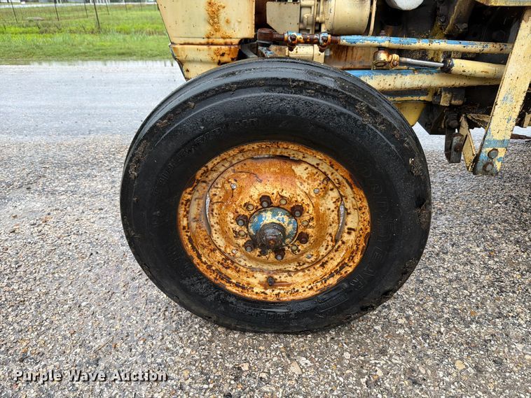 image for item ED5217 1962 Ford 2000 tractor