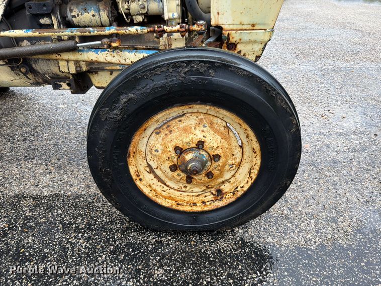 image for item ED5217 1962 Ford 2000 tractor