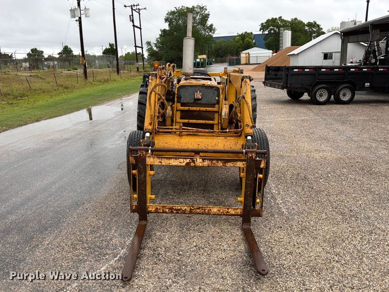 image for item ED5218 1975 International 2514D-B industrial tractor