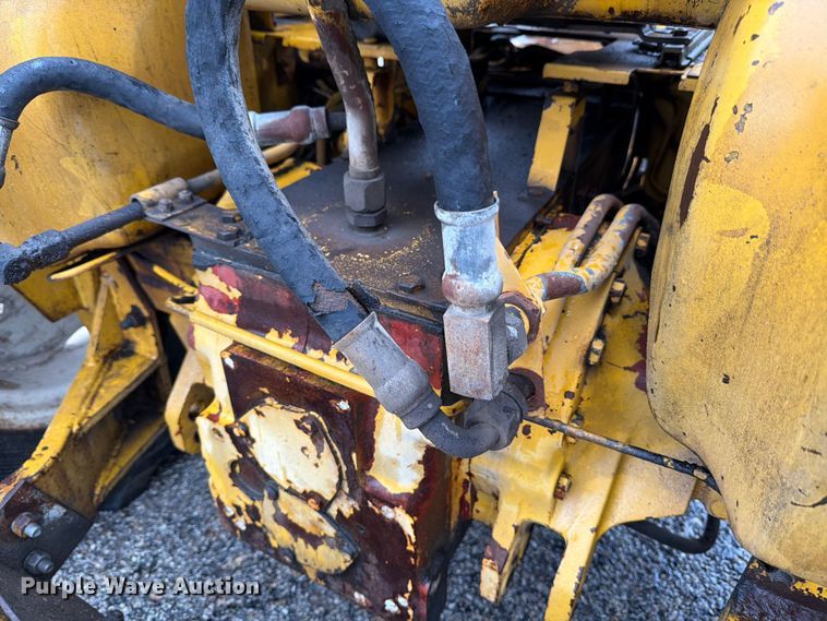 image for item ED5218 1975 International 2514D-B industrial tractor