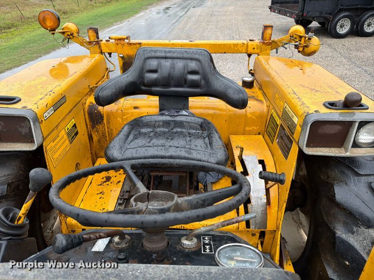 image for item ED5218 1975 International 2514D-B industrial tractor