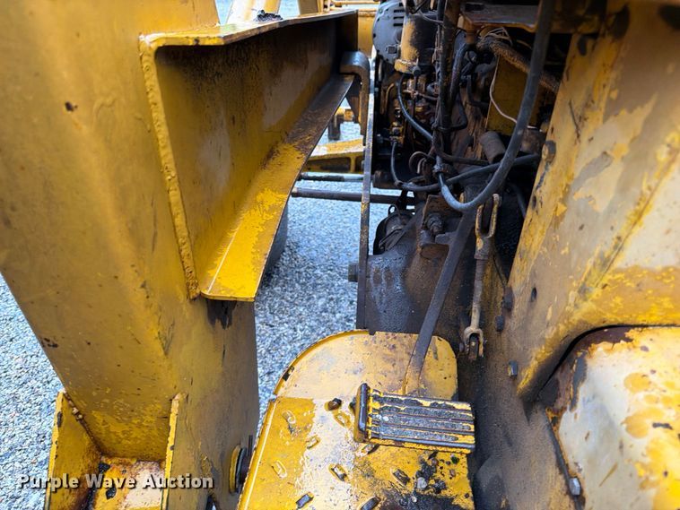 image for item ED5218 1975 International 2514D-B industrial tractor