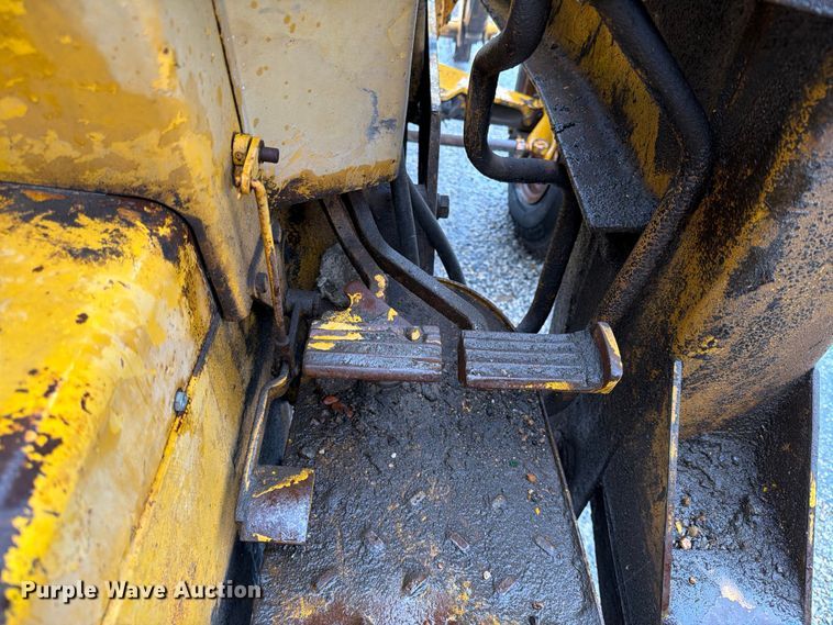 image for item ED5218 1975 International 2514D-B industrial tractor