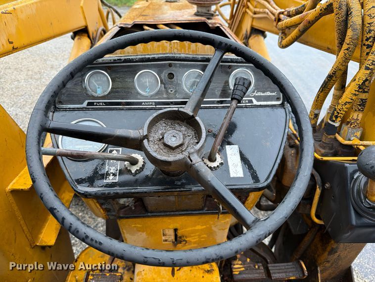 image for item ED5218 1975 International 2514D-B industrial tractor