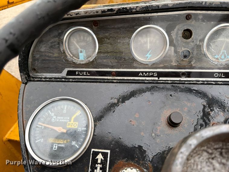 image for item ED5218 1975 International 2514D-B industrial tractor