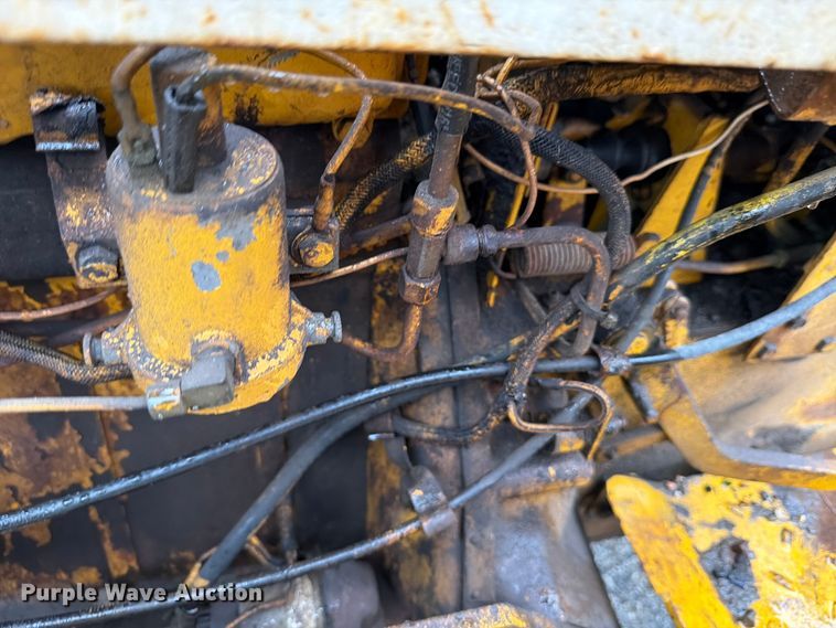 image for item ED5218 1975 International 2514D-B industrial tractor
