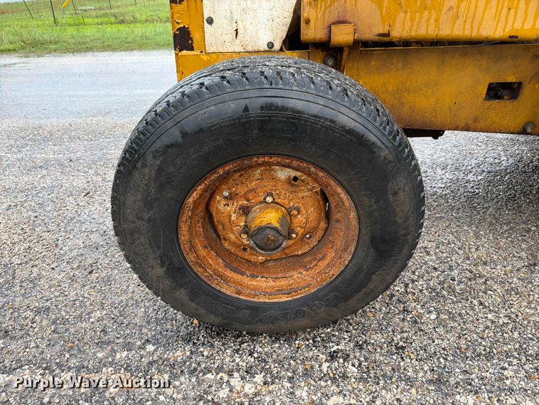 image for item ED5218 1975 International 2514D-B industrial tractor