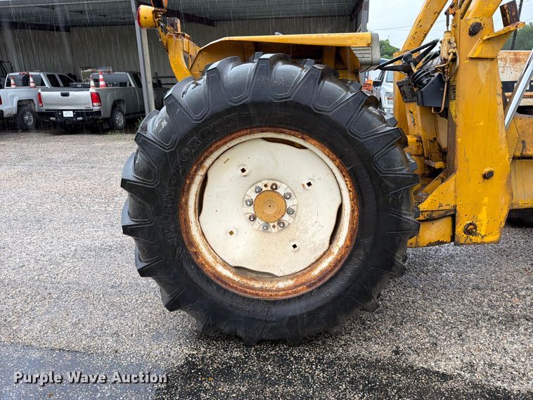image for item ED5218 1975 International 2514D-B industrial tractor