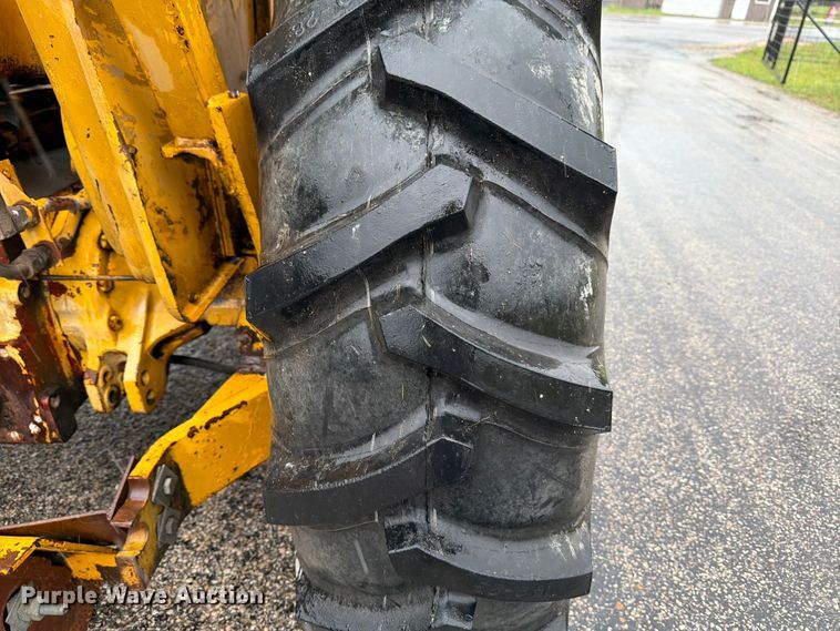 image for item ED5218 1975 International 2514D-B industrial tractor