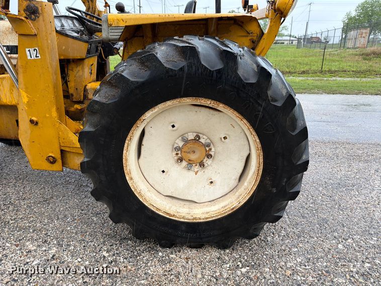 image for item ED5218 1975 International 2514D-B industrial tractor