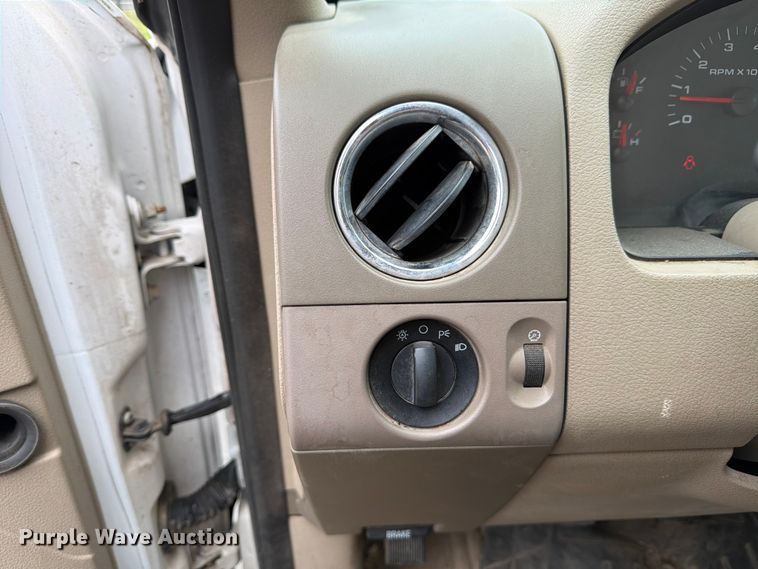 image for item ED5220 2006 Ford F150 Crew Cab pickup truck