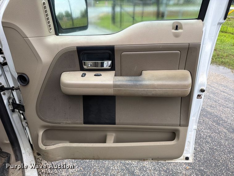 image for item ED5220 2006 Ford F150 Crew Cab pickup truck