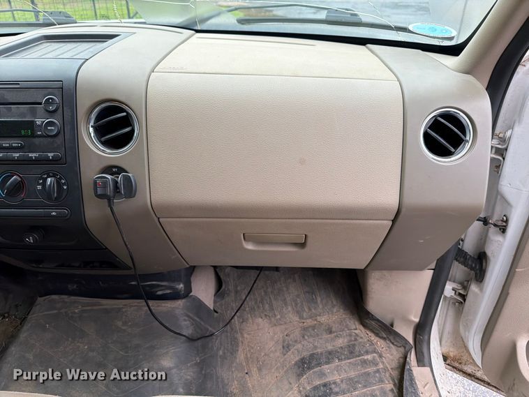 image for item ED5220 2006 Ford F150 Crew Cab pickup truck