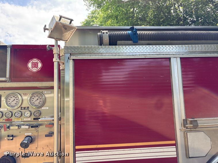 image for item EF1140 2002 HME fire truck