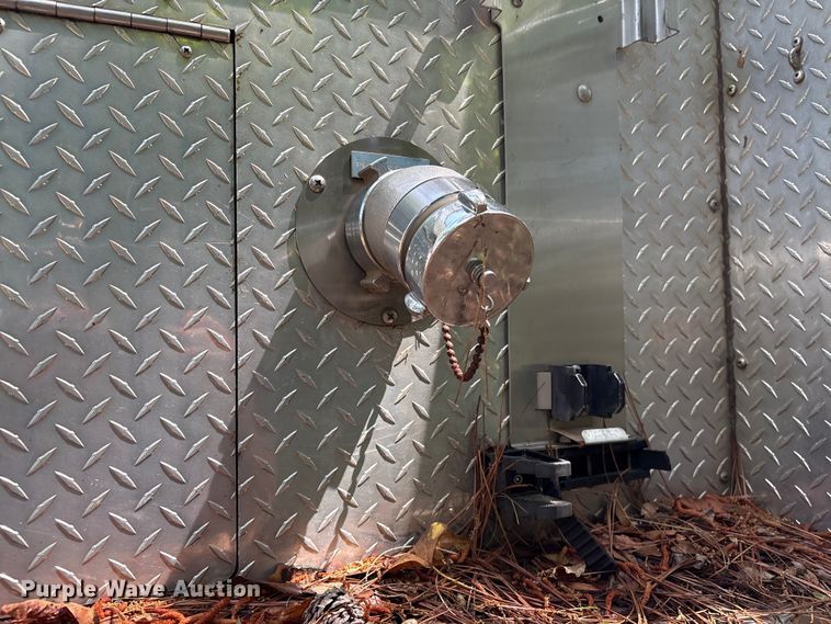 image for item EF1140 2002 HME fire truck