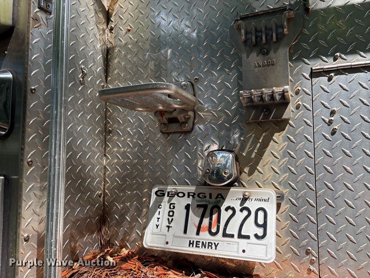 image for item EF1140 2002 HME fire truck