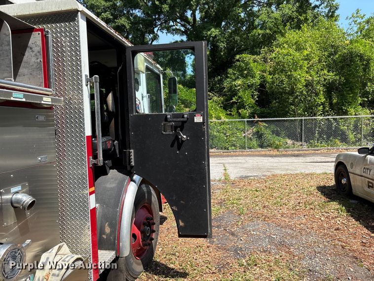 image for item EF1140 2002 HME fire truck