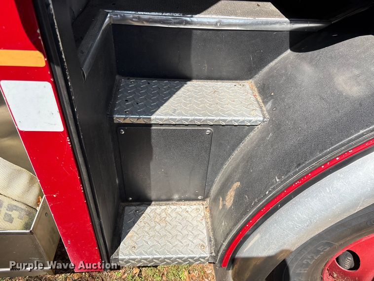 image for item EF1140 2002 HME fire truck