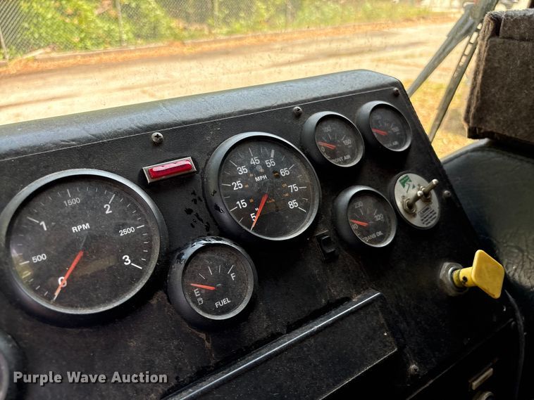 image for item EF1140 2002 HME fire truck