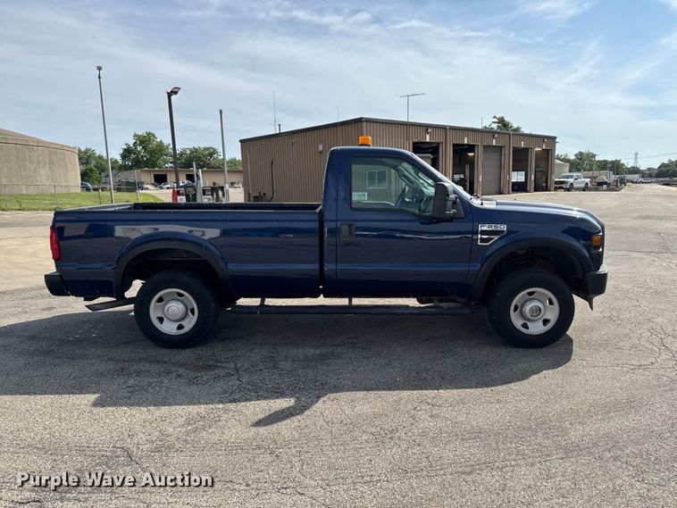 image for item EF2181 2009 Ford F250 Super Duty pickup truck