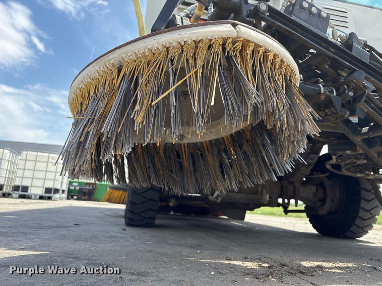image for item EI5805 2007 Tennant Sentinel street sweeper truck