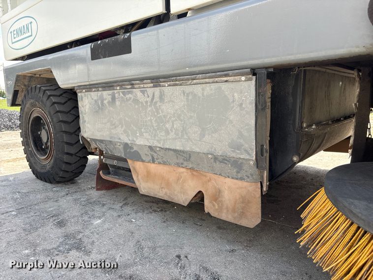 image for item EI5805 2007 Tennant Sentinel street sweeper truck
