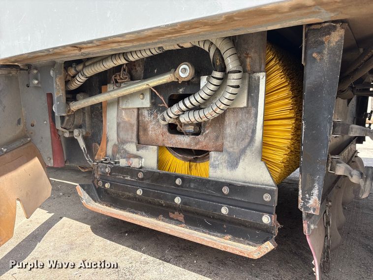 image for item EI5805 2007 Tennant Sentinel street sweeper truck
