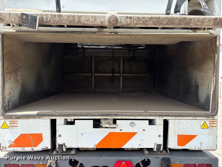 image for item EI5805 2007 Tennant Sentinel street sweeper truck