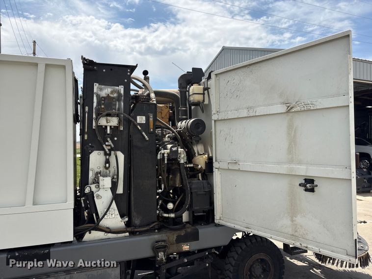 image for item EI5805 2007 Tennant Sentinel street sweeper truck