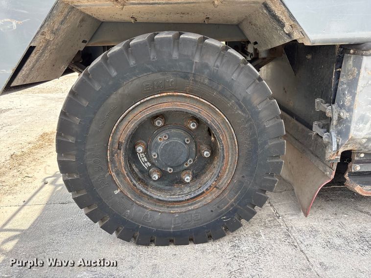 image for item EI5805 2007 Tennant Sentinel street sweeper truck