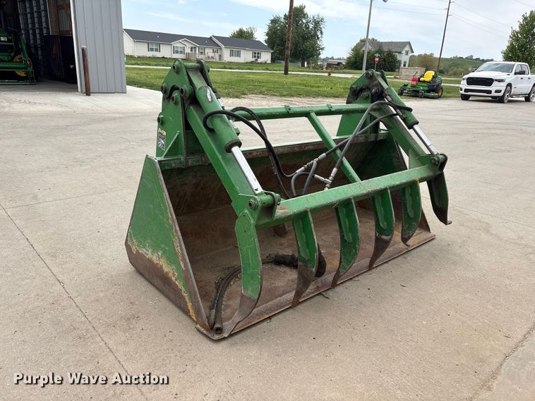 image for item EI5806 John Deere grapple bucket