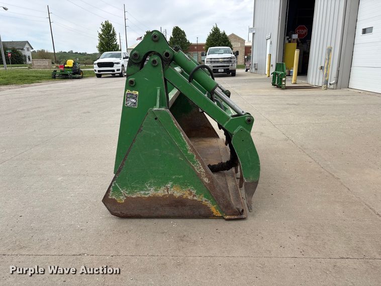 image for item EI5806 John Deere grapple bucket