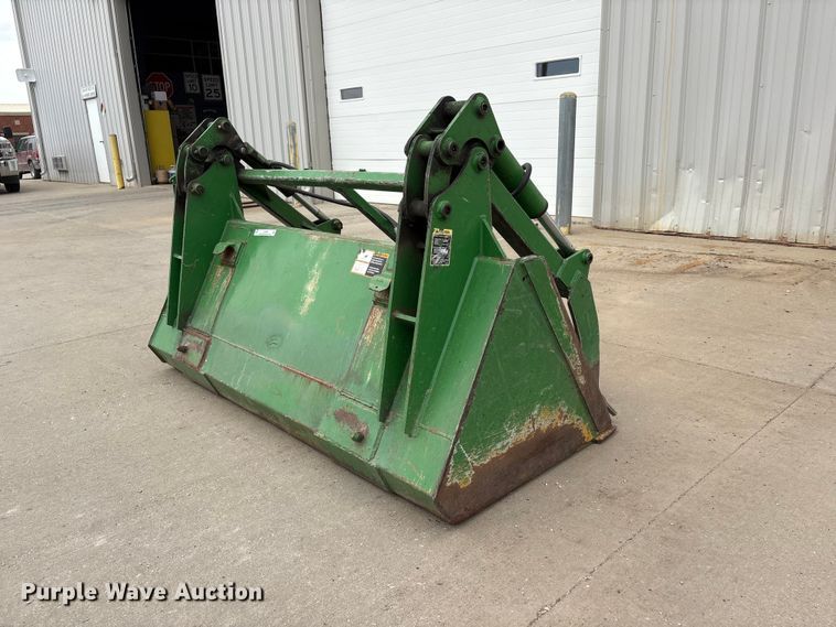 image for item EI5806 John Deere grapple bucket