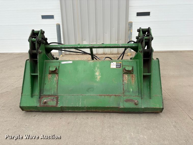 image for item EI5806 John Deere grapple bucket