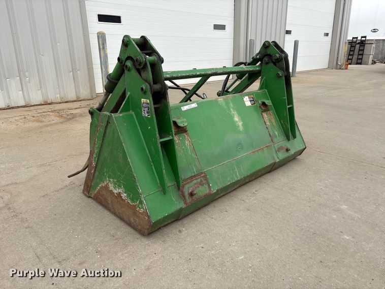 image for item EI5806 John Deere grapple bucket