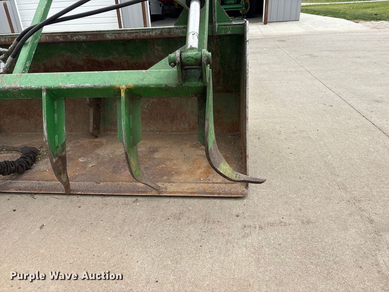 image for item EI5806 John Deere grapple bucket