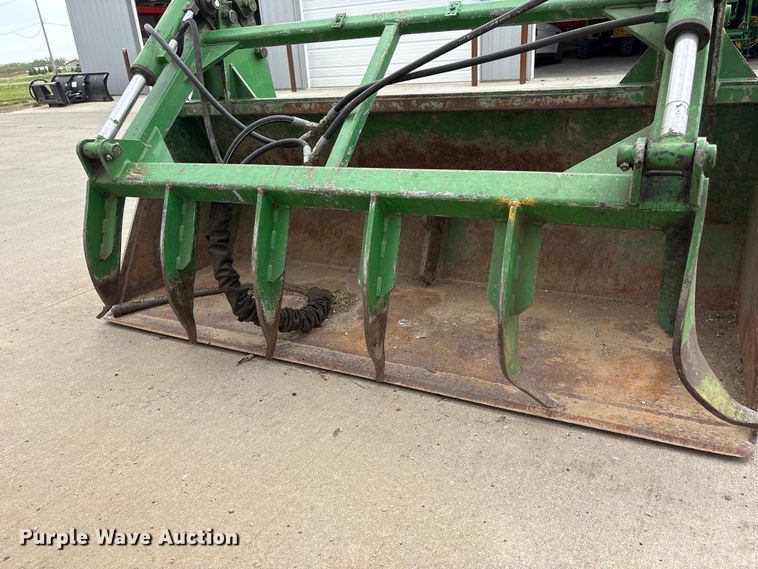 image for item EI5806 John Deere grapple bucket