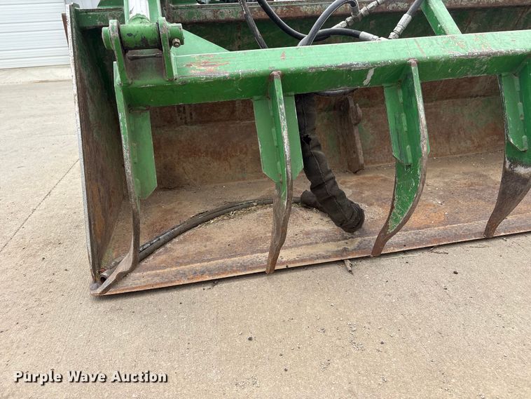 image for item EI5806 John Deere grapple bucket