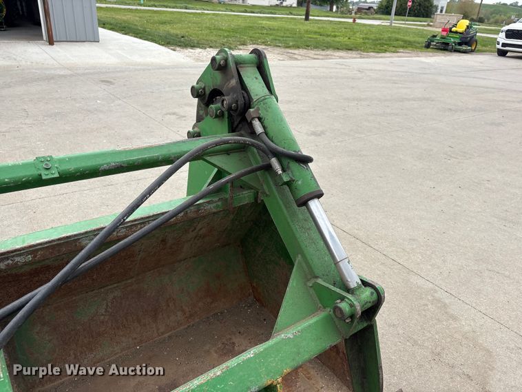 image for item EI5806 John Deere grapple bucket