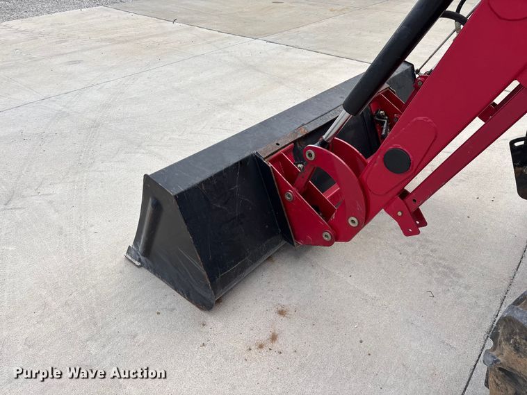 image for item EO4285 2015 Mahindra 2565 Shuttle MFWD tractor