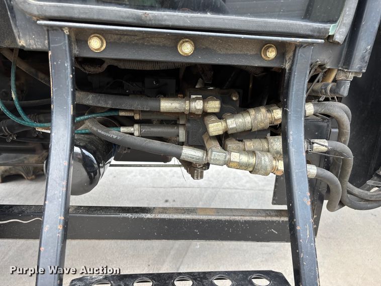 image for item EO4285 2015 Mahindra 2565 Shuttle MFWD tractor