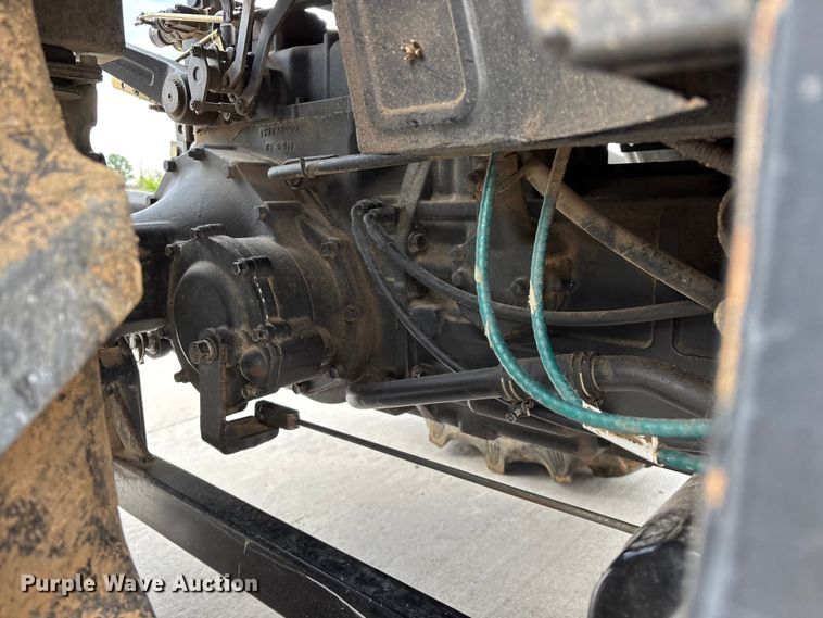 image for item EO4285 2015 Mahindra 2565 Shuttle MFWD tractor