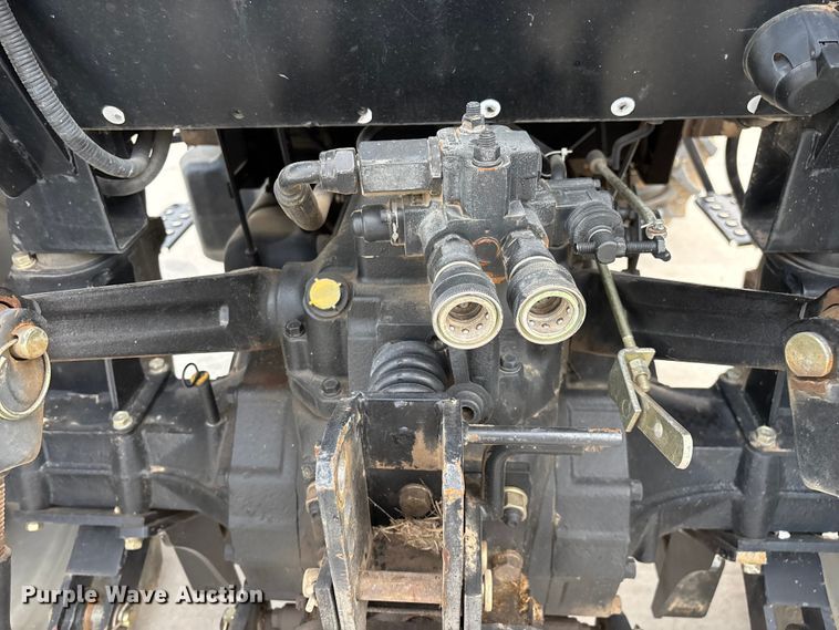 image for item EO4285 2015 Mahindra 2565 Shuttle MFWD tractor