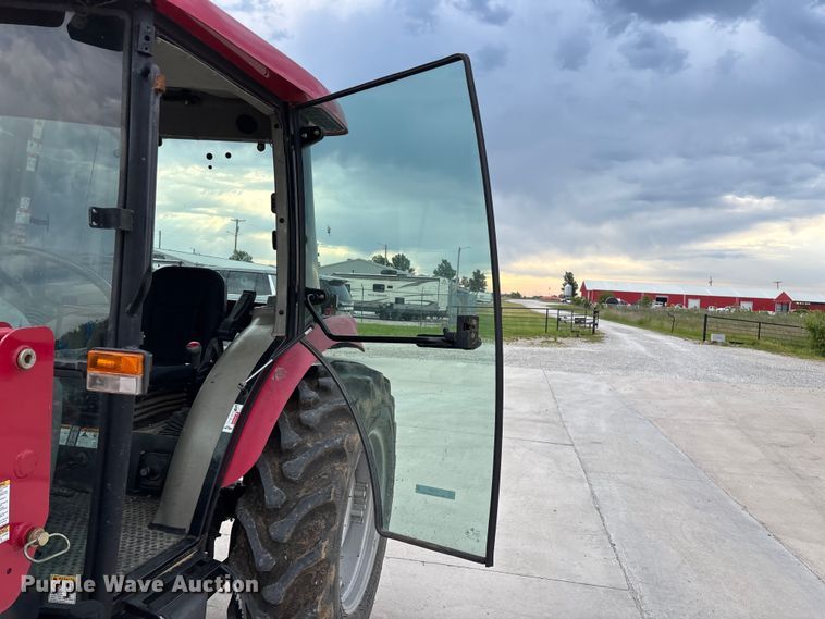 image for item EO4285 2015 Mahindra 2565 Shuttle MFWD tractor