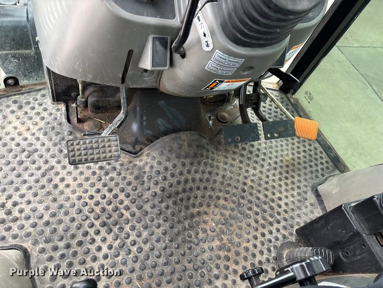 image for item EO4285 2015 Mahindra 2565 Shuttle MFWD tractor